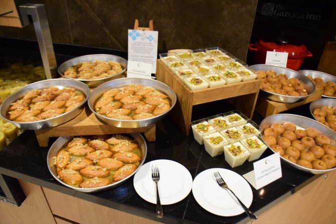 Arnavutluk'ta "Geleneksel Türk tatlıları ve çayı" etkinliği