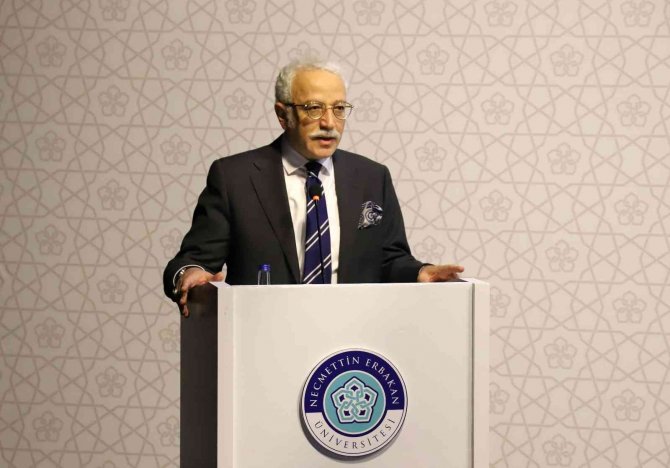 Ayasofya bin yıl bile geçse cami olarak kalmalı