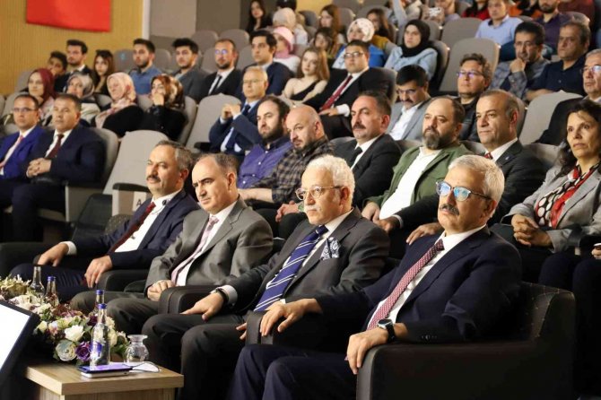 Ayasofya bin yıl bile geçse cami olarak kalmalı