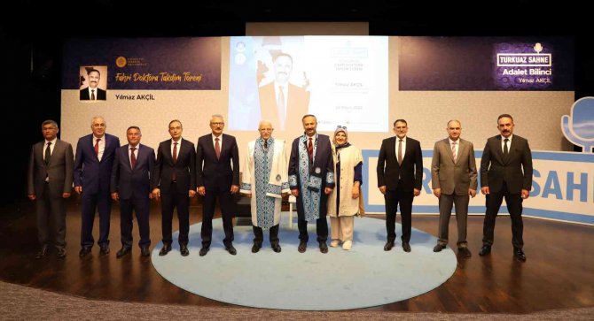 Ayasofya bin yıl bile geçse cami olarak kalmalı