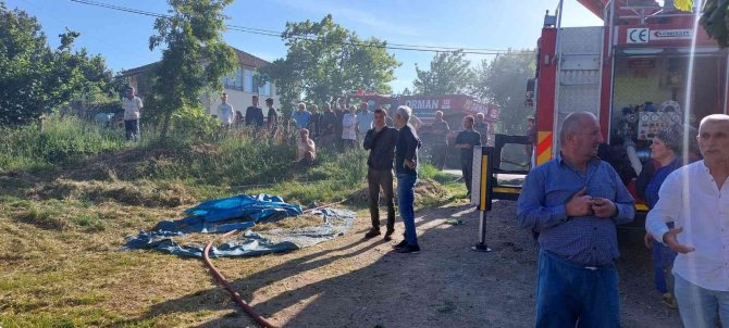 Çatıda çıkan yangın paniğe sebep oldu