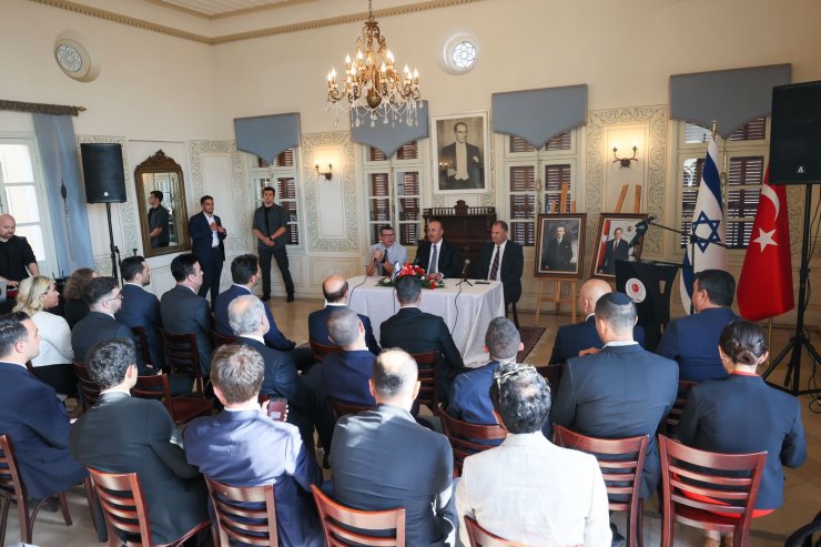 Çavuşoğlu, Tel Aviv'de iş insanlarıyla bir araya geldi