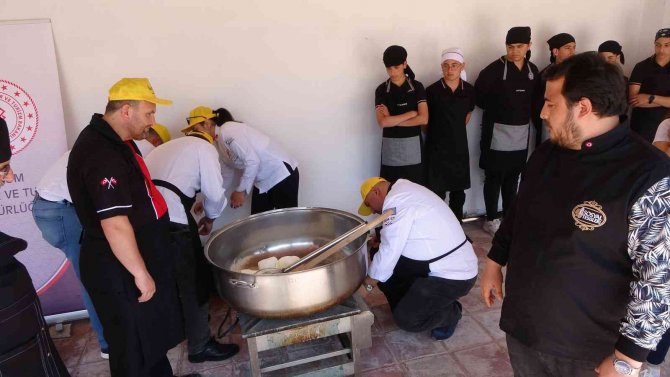 Dünyada gündem olan leblebi helvasının tanıtıldı