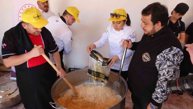 Dünyada gündem olan leblebi helvasının tanıtıldı
