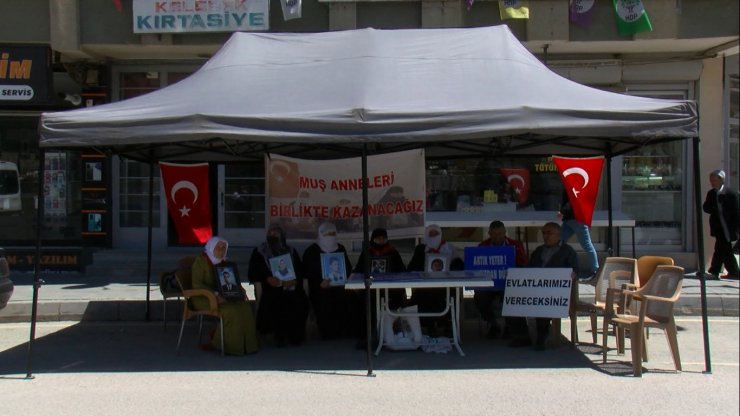 Evlat nöbetindeki ailelerin şehit üzüntüsü