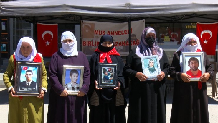 Evlat nöbetindeki ailelerin şehit üzüntüsü