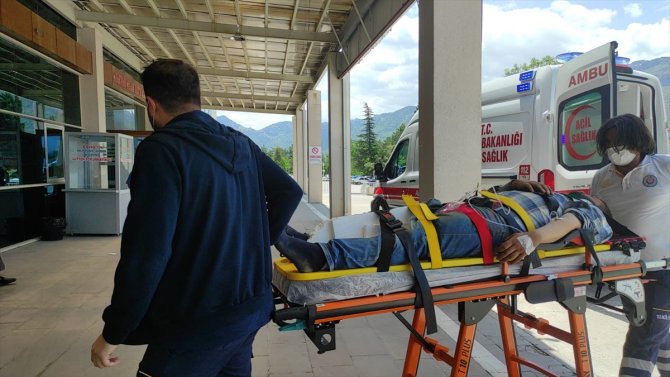 Seydişehir'de inşaattan düşen işçi yaralandı