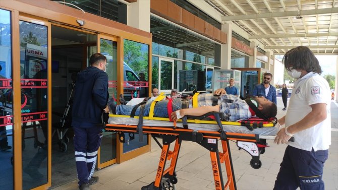 Seydişehir'de inşaattan düşen işçi yaralandı