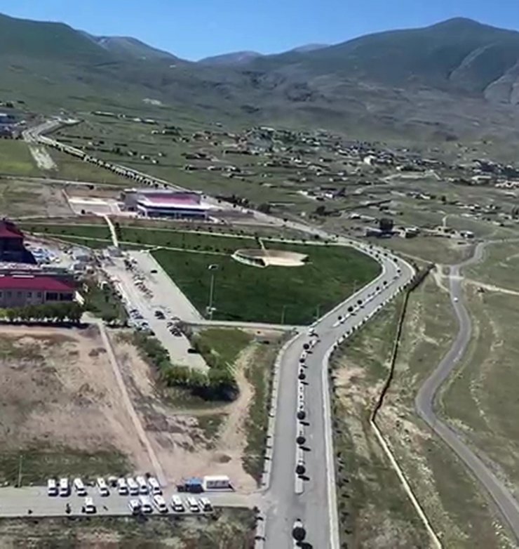 2 bin rakımından geçen kara yolunda helikopterli denetim