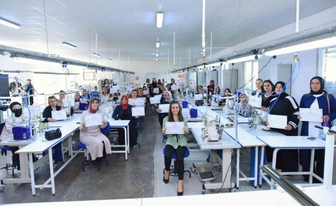 40 kadın hem meslek, hem de iş sahibi oldu