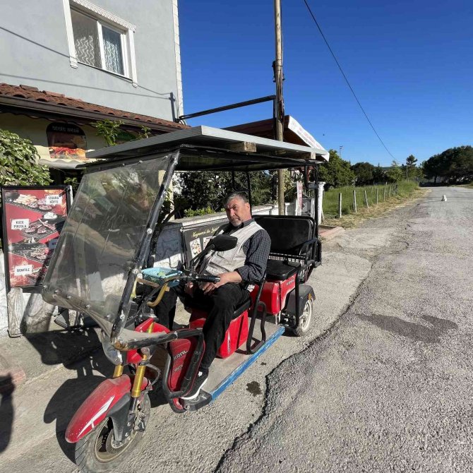 Aldığı elektrikli aracına güneş enerjisi taktırdı