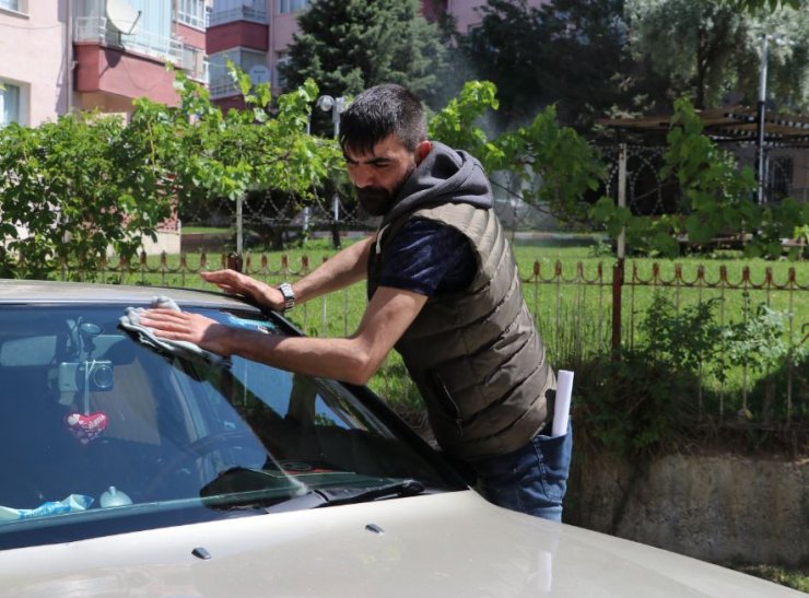 Bakıcı, eski patronunun otomobilini parçaladı