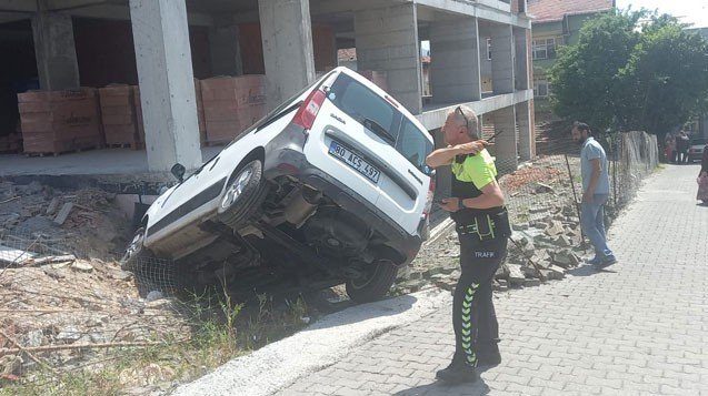 Direksiyon başında kalp krizi geçiren sürücü kaza yaptı
