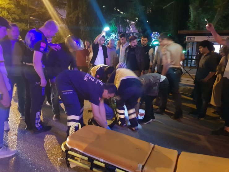 Engelli aracıyla yolun karşısına geçerken otomobil çarptı