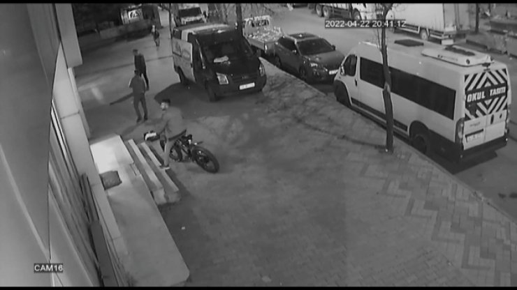 Eşinin ameliyatı için satacağı elektrikli bisikleti çalındı