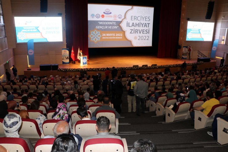 İbrahim Kalın: Tarihi yeniden yazmamız gerekiyor