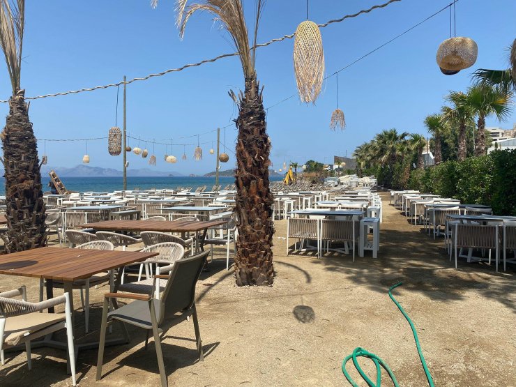 Kaçak yapılar yıkıldı, izinsiz dikilen palmiyeler söküldü