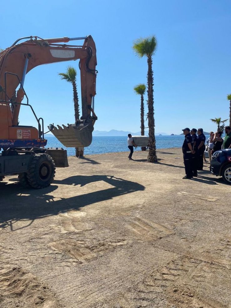 Kaçak yapılar yıkıldı, izinsiz dikilen palmiyeler söküldü