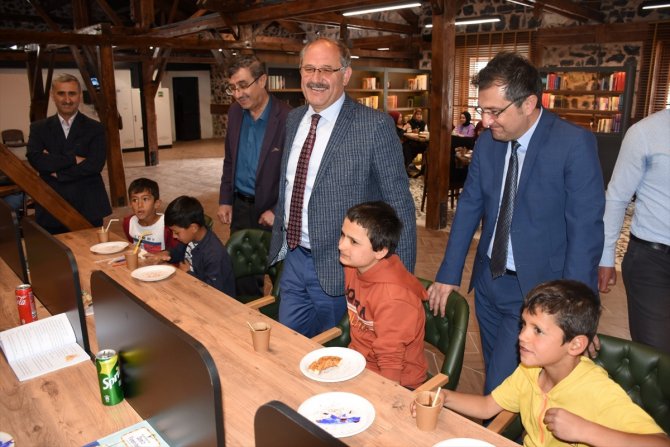 Başkan Yaka öğrencilerle bir araya geldi