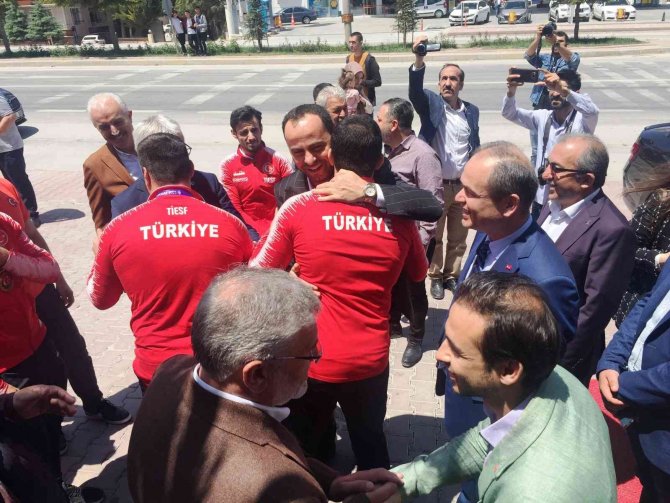 Kulu’da başarılı sporcular ödüllendirildi