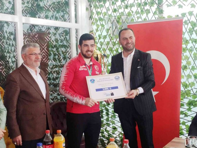 Kulu’da başarılı sporcular ödüllendirildi