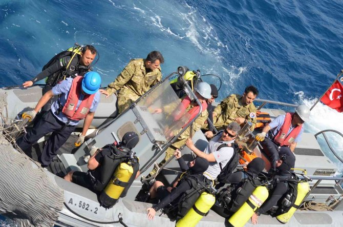 Kurtaran-2022 tatbikatında denizaltından kurtarma faaliyeti gerçekleştirildi