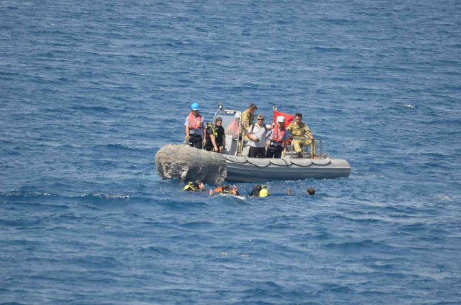 Kurtaran-2022 tatbikatında denizaltından kurtarma faaliyeti gerçekleştirildi