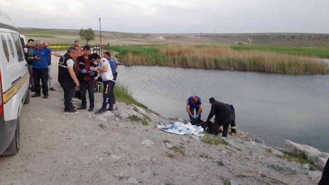 Serinlemek için girdikleri nehirden cansız bedenleri çıktı
