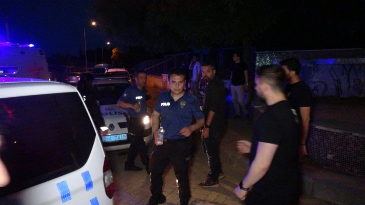 Silahla kayınpederinin evini basan damat ve babasına meydan dayağı