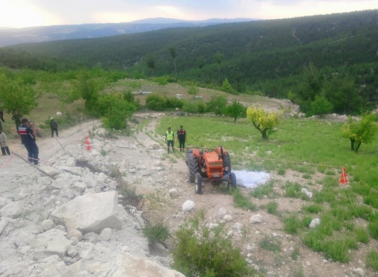 Traktör kazasında ölen kadın, babasıyla aynı kaderi paylaştı