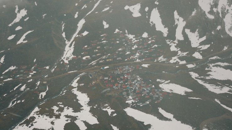 Yaylalara mayısta kar yağdı