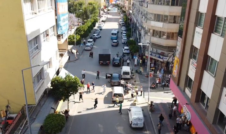 3'üncü kattan atlayan liseli Melike'yi tutamadılar; o anlar kamerada