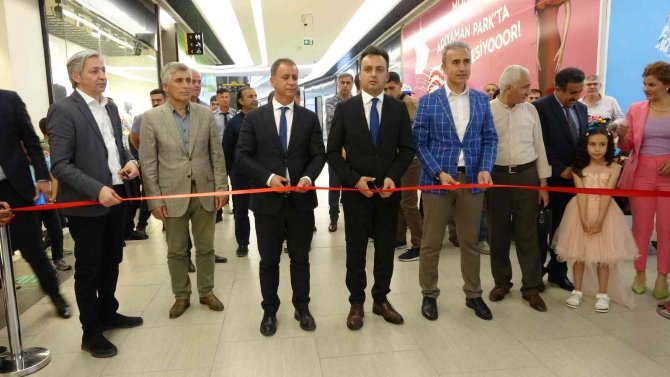 Engelli çocuklar el sanatları sergisinde doyasıya eğlendi