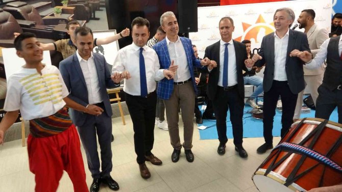 Engelli çocuklar el sanatları sergisinde doyasıya eğlendi