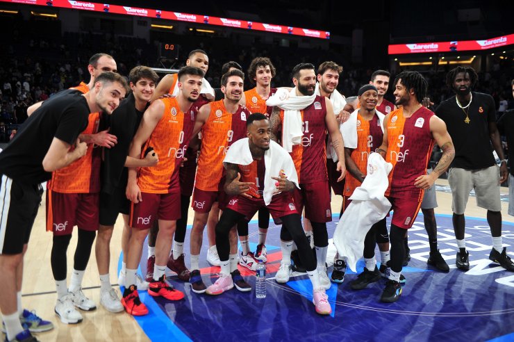 Galatasaray Nef, Anadolu Efes’i farklı mağlup ederek seride öne geçti