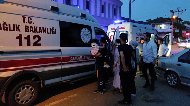 İki otomobil çarpıştı: 10 yaralı