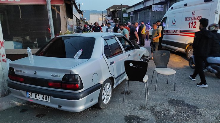 İki otomobil çarpıştı: 10 yaralı