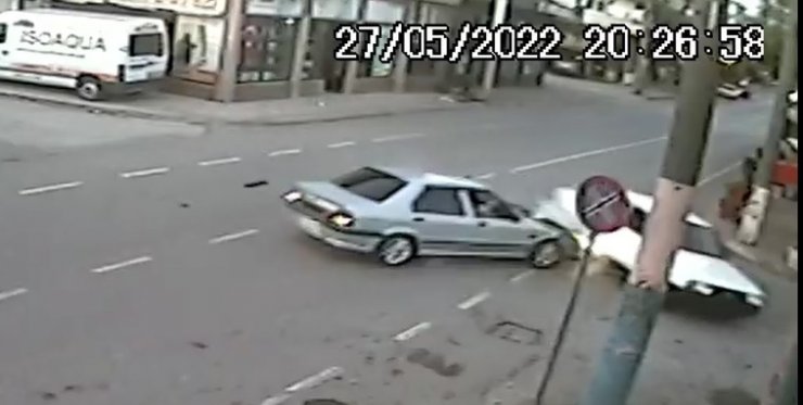 İki otomobil çarpıştı: 10 yaralı