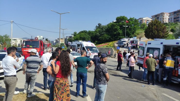 İki otomobil çarpıştı: 6 yaralı