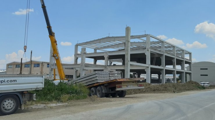 İnşaatta 4 metreden düşen işçi yaralandı