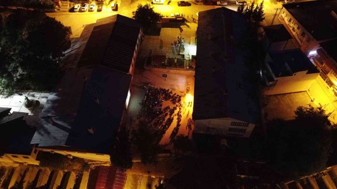 Okulda açık hava sinema keyfi