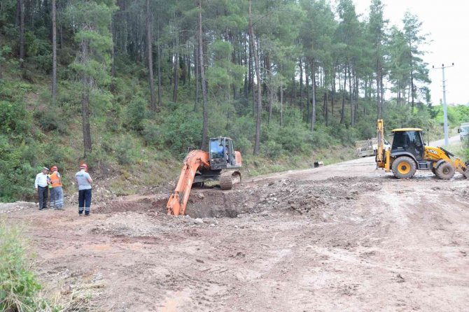 Patlayan içme suyu ana isale borusu kesintiye sebep oldu