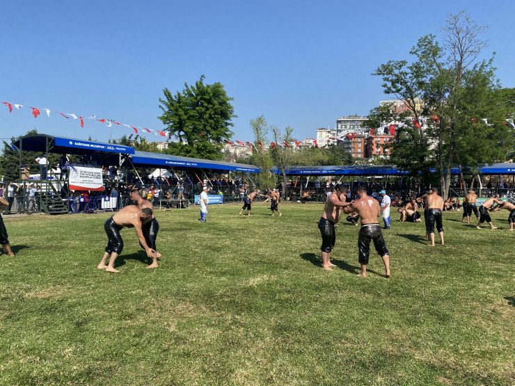 Pehlivanlar Kağıthane’de er meydanına çıktı 