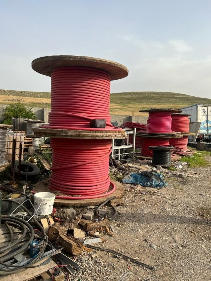 Polis 310 saatlik görüntü izleyerek hırsızları yakaladı