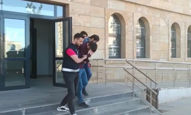 Polis 310 saatlik görüntü izleyerek hırsızları yakaladı