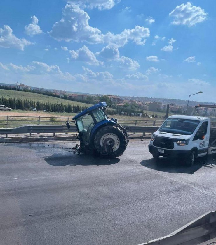 Zincirleme kazada, traktör ikiye bölündü