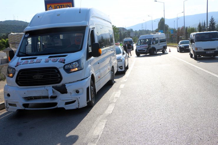 3 aracın karıştığı zincirleme kazada 7 işçi yaralandı