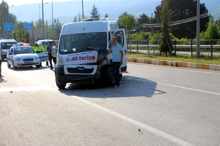 3 aracın karıştığı zincirleme kazada 7 işçi yaralandı