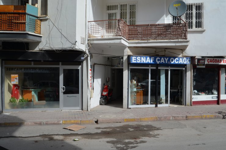 Afgan aile, cenazeleri alan olmazsa kimsesizler mezarlığına defnedilecek