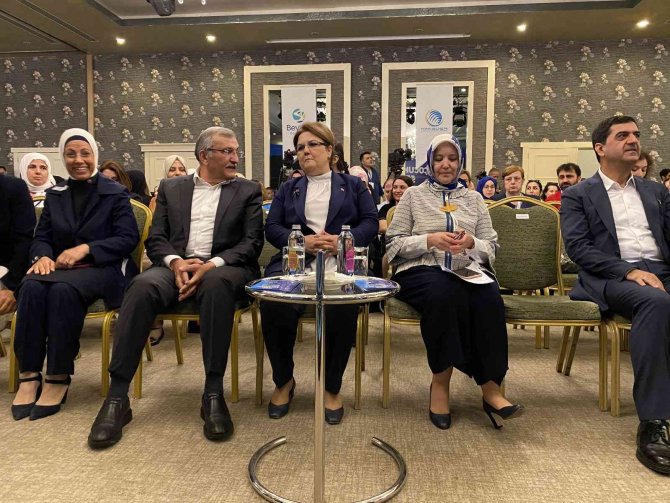 Bakan Derya Yanık: “Dijital mecraların kötü mayalayıcı etkisi olabiliyor”